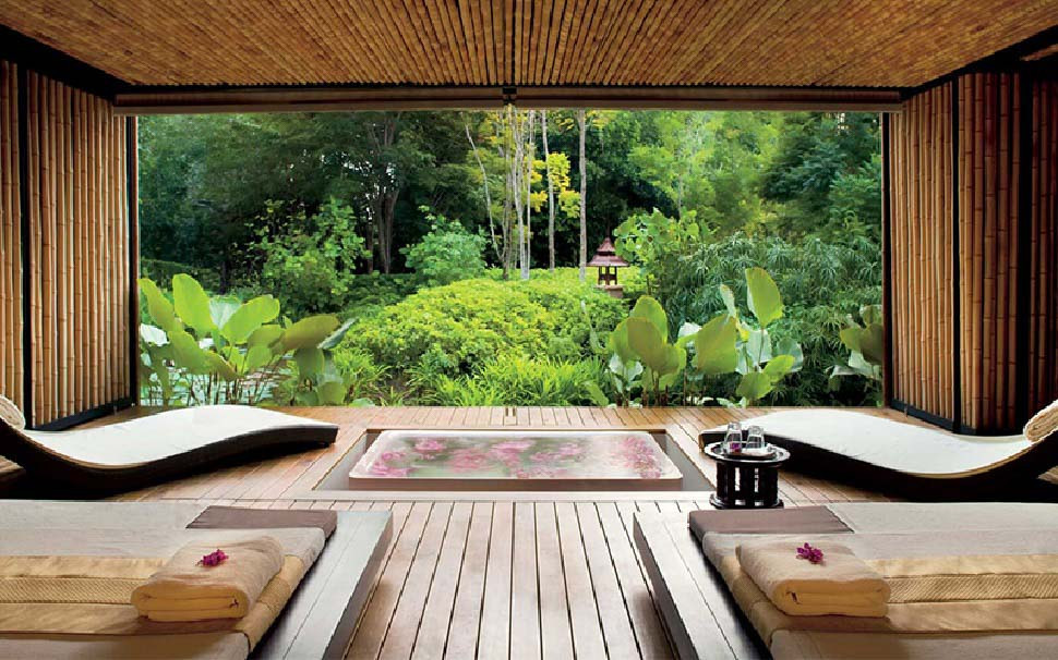 Không gian spa có nhiều cây xanh xung quanh Không gian spa có nhiều cây xanh xung quanh